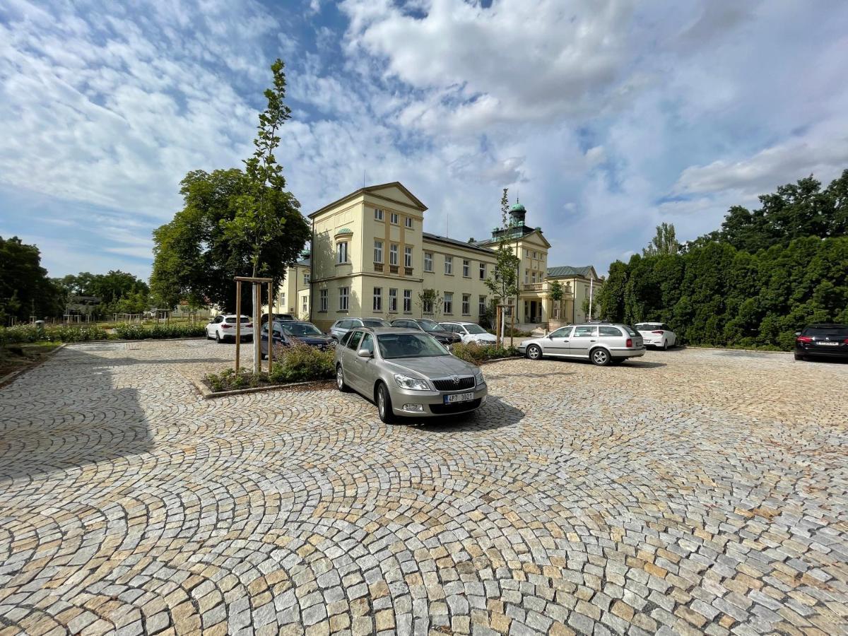 Hotel Zamecek Poděbrady Екстериор снимка