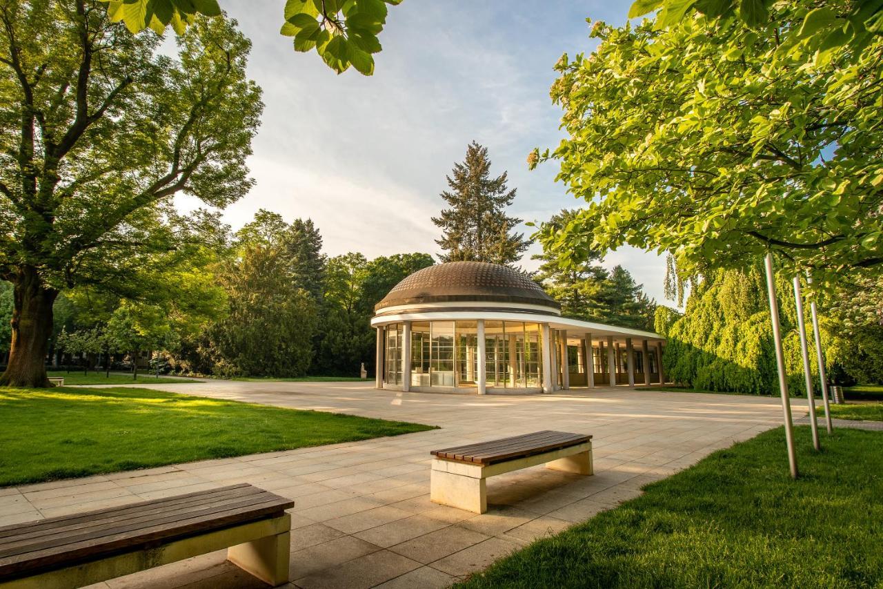Hotel Zamecek Poděbrady Екстериор снимка