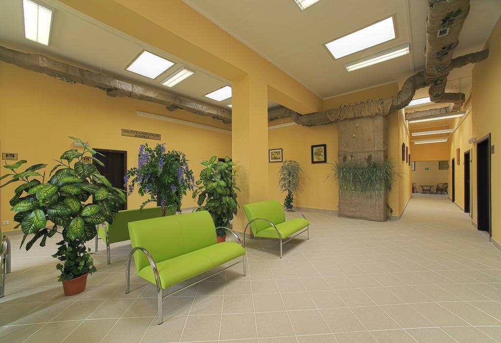 Hotel Zamecek Poděbrady Екстериор снимка